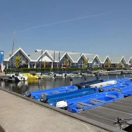 Apartment With Jetty Near Amsterdam
