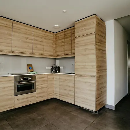 Waterside Escape With Easy Access *