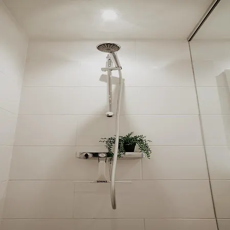 Waterside Escape With Easy Access شقة *