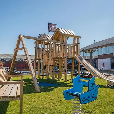 Waterside Escape With Easy Access Uitgeest