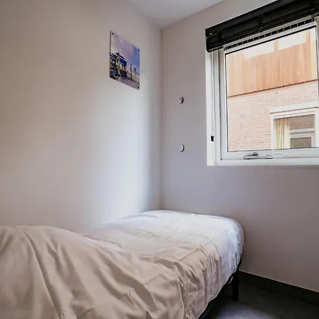 Waterside Escape With Easy Access Apartmán