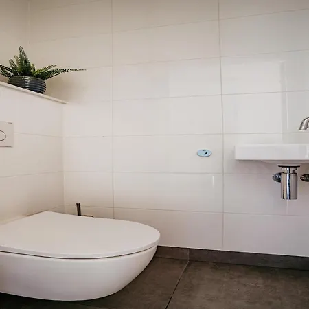 Waterside Escape With Easy Access Apartmán Uitgeest