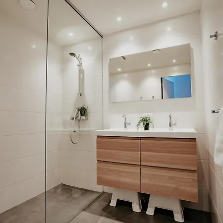 Waterside Escape With Easy Access * Uitgeest